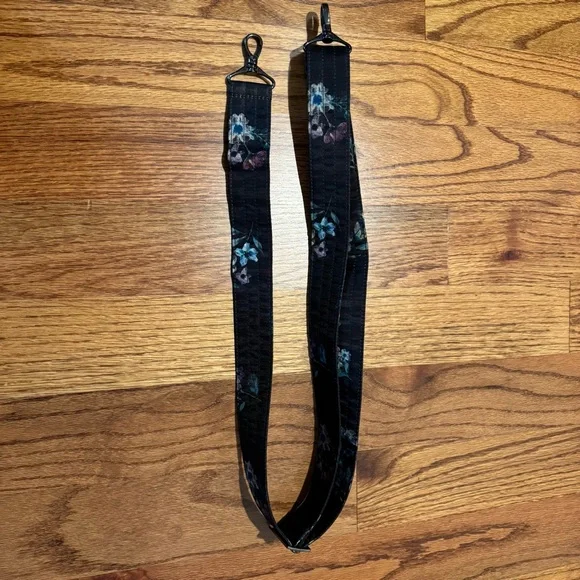 Lug 1.5” Crossbody Strap - Bouquet Black - Picture 1 of 3